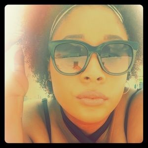 Meet your Posher, LaToya